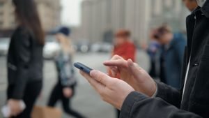 Android Yürürken Telefon Kullananları Uyaracak