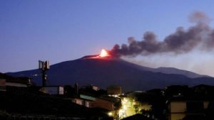 Etna Yanardağı Yeniden Faaliyete Geçti