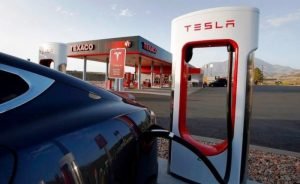Tesla Çin’de Güneş Enerjili İlk Şarj İstasyonunu Açtı