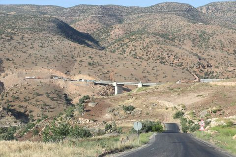Siirt-Şırnak Arası, Zarova Köprüsü ile Daha... Siirt-Şırnak Arası, Zarova Köprüsü ile Daha...