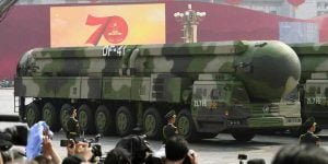 Çin Nükleer Caydırıcılık için Yüzlerce Füze Silosu İnşa Ediyor