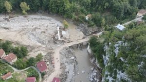 Kastamonu’daki sel felaketinde bir kişinin sele kapıldığı Çaydüzü köyünde 11 bina yıkıldı