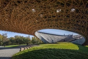 Çin’deki Yangliping Sahne Sanatları Merkezi inşaatı tamamlandı