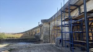 Tarihi Uzunköprü, restorasyon çalışmaları nedeniyle trafiğe kapatıldı