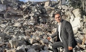 Depremde hasar gören binalarda ince demirler kullanılmış