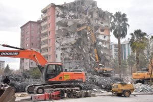 İzmir’de yıkım tehdidi: Ne tedbir var ne denetim!