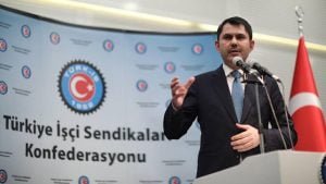 Bakan Kurum’dan, sokak atık toplayıcılarına ‘mesleki statü’ ve ‘itibar’ sözü