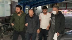 İnşaattan iskele demiri çalan 2 kişi yakalandı