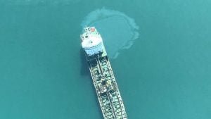 Deniz kirleten gemi, uçaklı denetimde tespit edildi