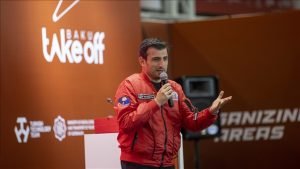 TEKNOFEST Yönetim Kurulu Başkanı Bayraktar: Tavsiyem, ne yaptığınızdan ziyade nasıl yaptığınıza odaklanmanız