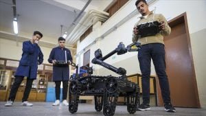 Öğrencilerin ilk işi, “Mehmetçiğin robot yardımcıları” oldu