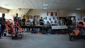 Üniversite öğrencileri atık malzemeleri teknolojiyle buluşturdu